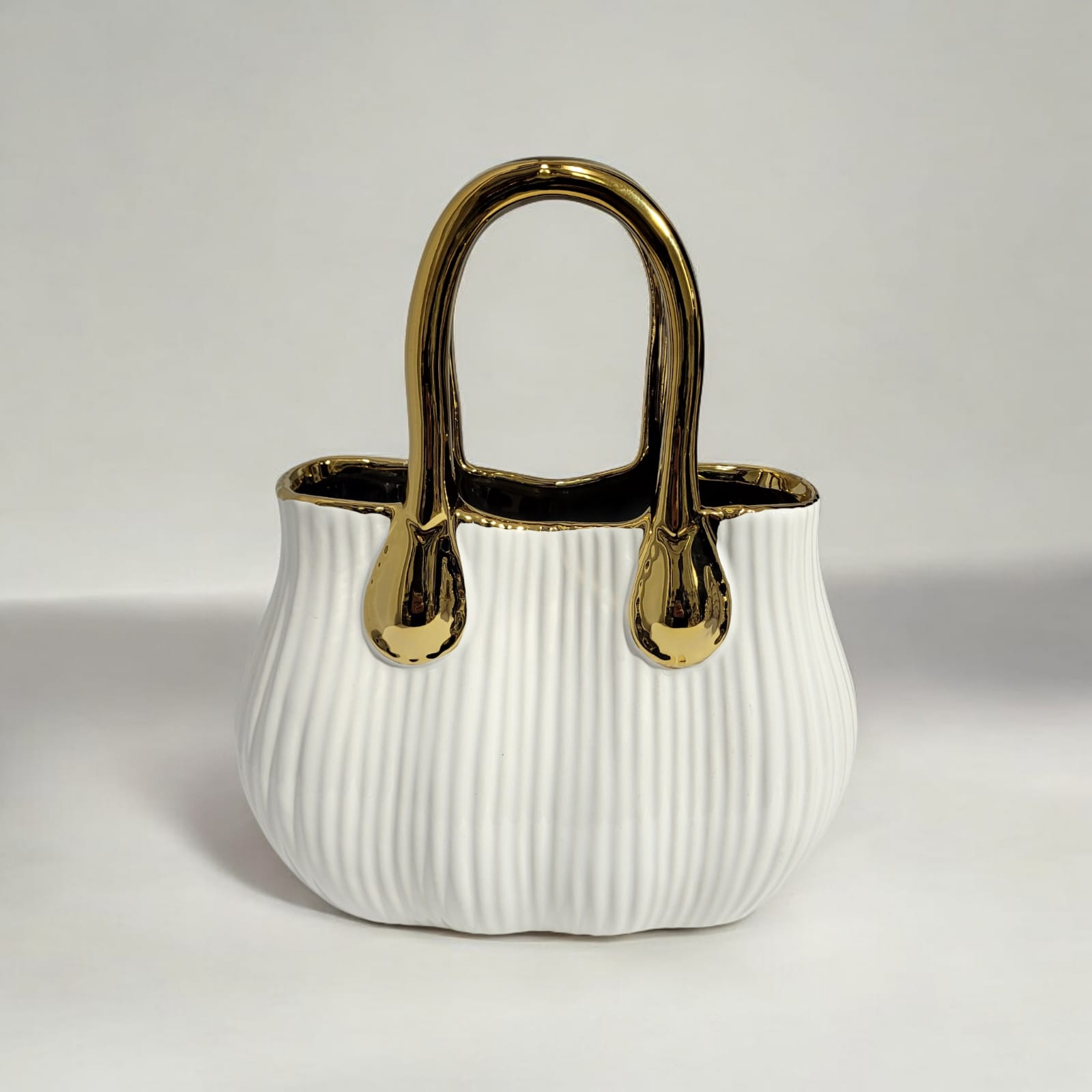 אגרטל תיק לבן ידית זהב